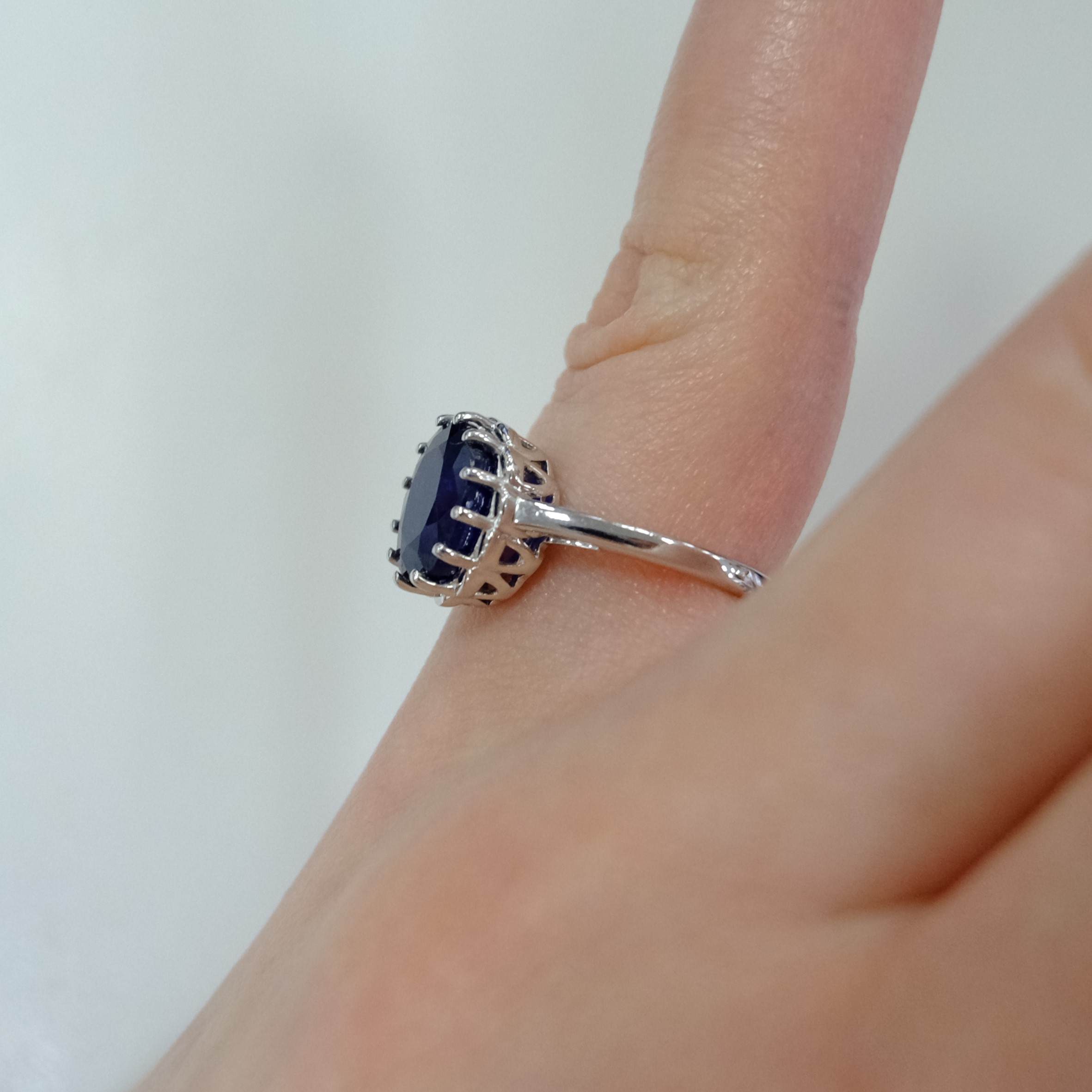 Серебряное кольцо с сапфиром